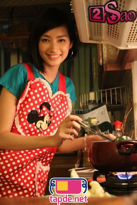Trúc Diễm "xúng xính" tạp dề vào bếp!