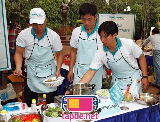 ABBANK may tạp dề tổ chức “Hội thi nấu ăn 2012” chào mừng ngày 8-3